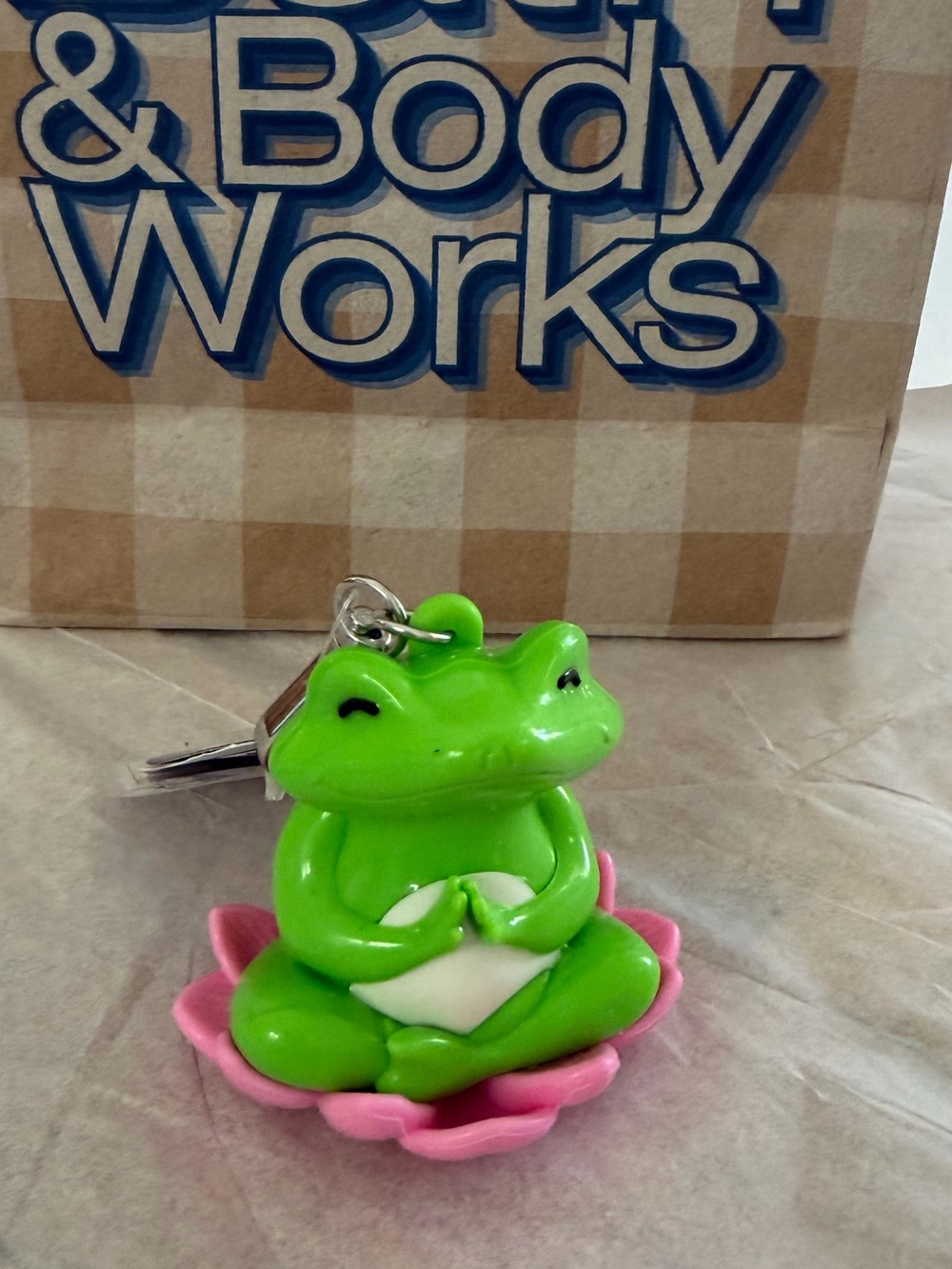 NWT Bath & Body Works Green Frog with Pink Lotus Base Pocketbac Holder.